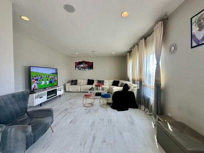 Building Photo - 2664 Solidago Dr