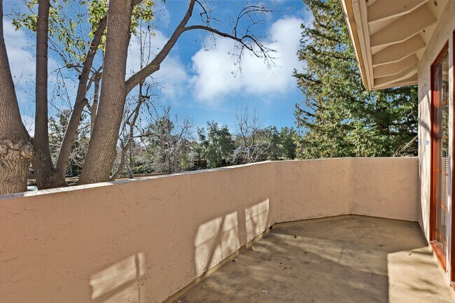 Building Photo - 10252 Danube Dr