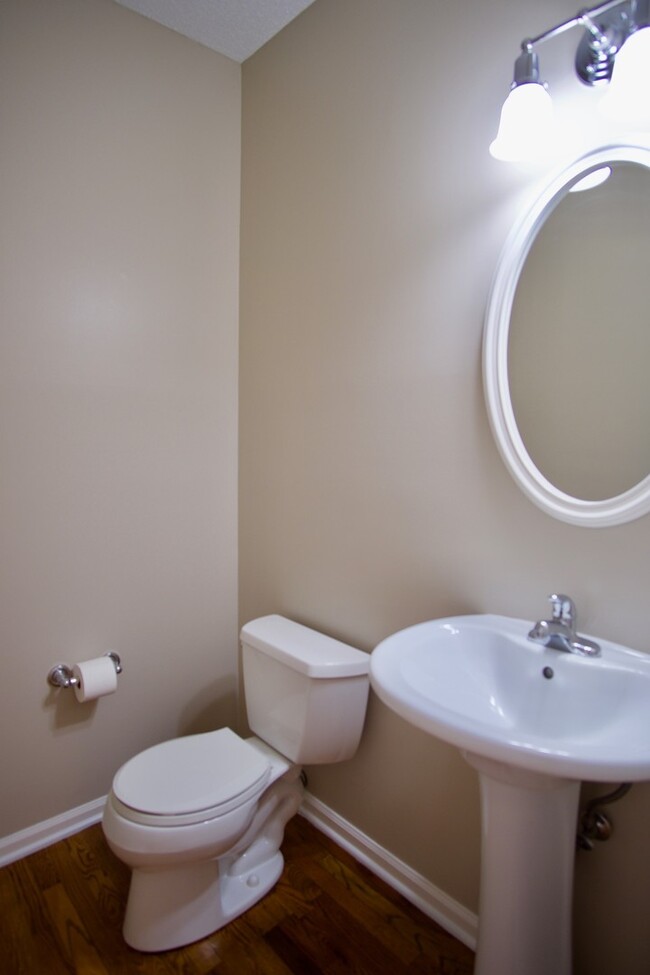 Building Photo - Dunwoody Living at Its Best – Spacious 4BR...