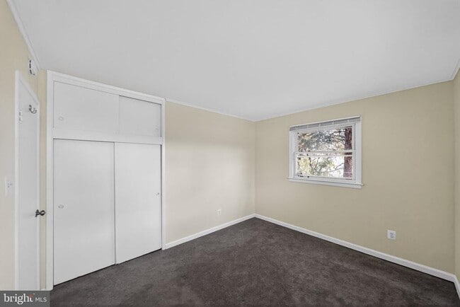 Building Photo - 5219 Montgomery St