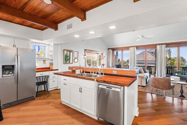 Building Photo - 2900 Ocean Dr S