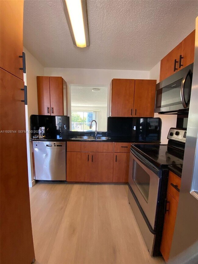 Building Photo - 8740 N Sherman Cir