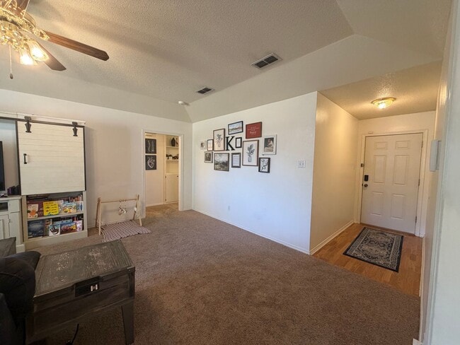 Building Photo - 3BED/2BATH/1 CAR GARAGE: AVAILABLE JUNE 15TH IN LISD!!