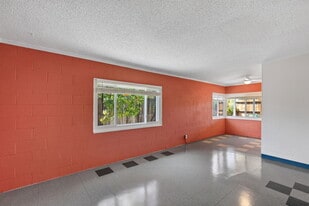 Building Photo - 1305 Phillips Ave