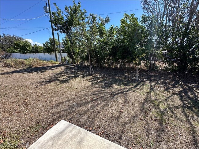 Building Photo - 604 SE 8th Terrace