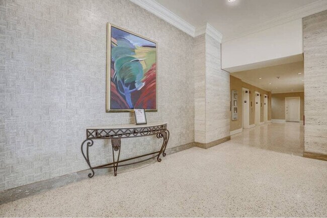 Building Photo - 300 W Peachtree St NW