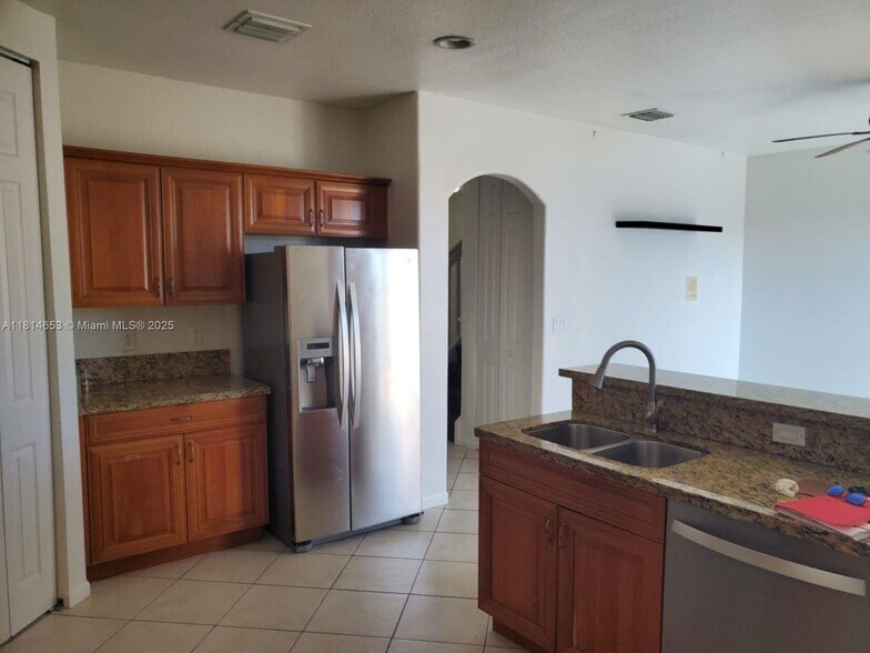 Building Photo - 2635 SW 84th Terrace
