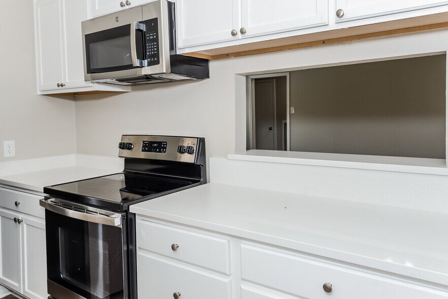 Building Photo - 6926 Bullinger Dr