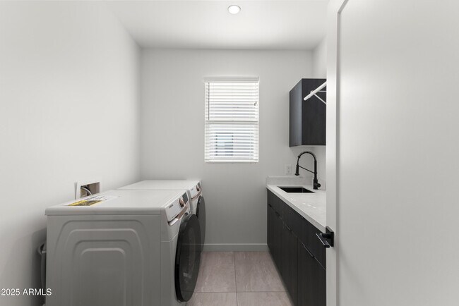 Building Photo - 2826 N 28th Pl