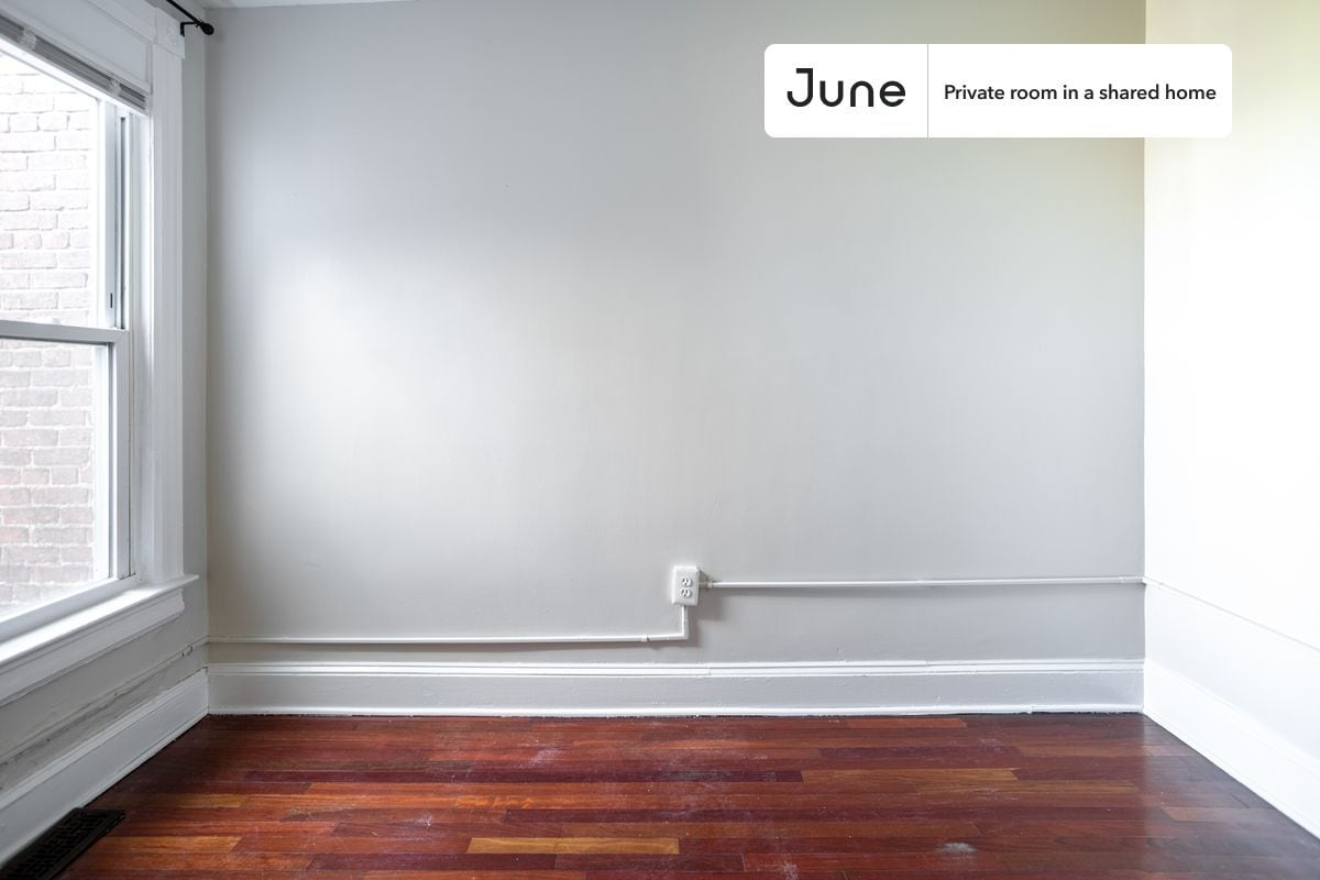 Building Photo - Room in Shared 3 bed/2.5 bath home