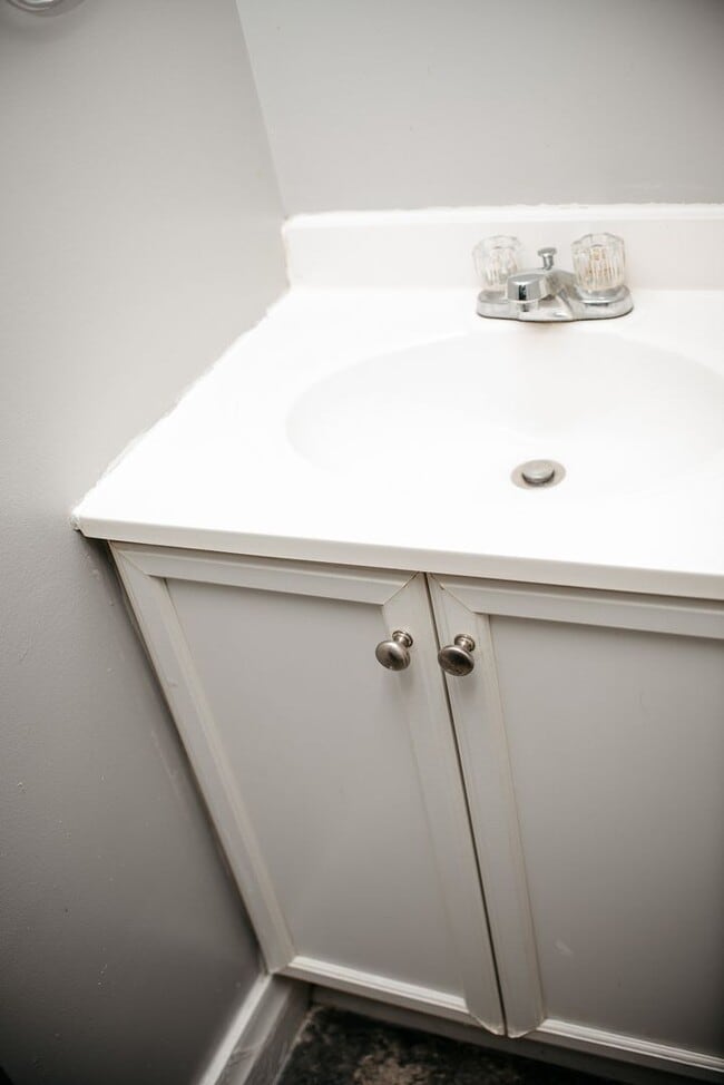 Building Photo - 26 E Main St