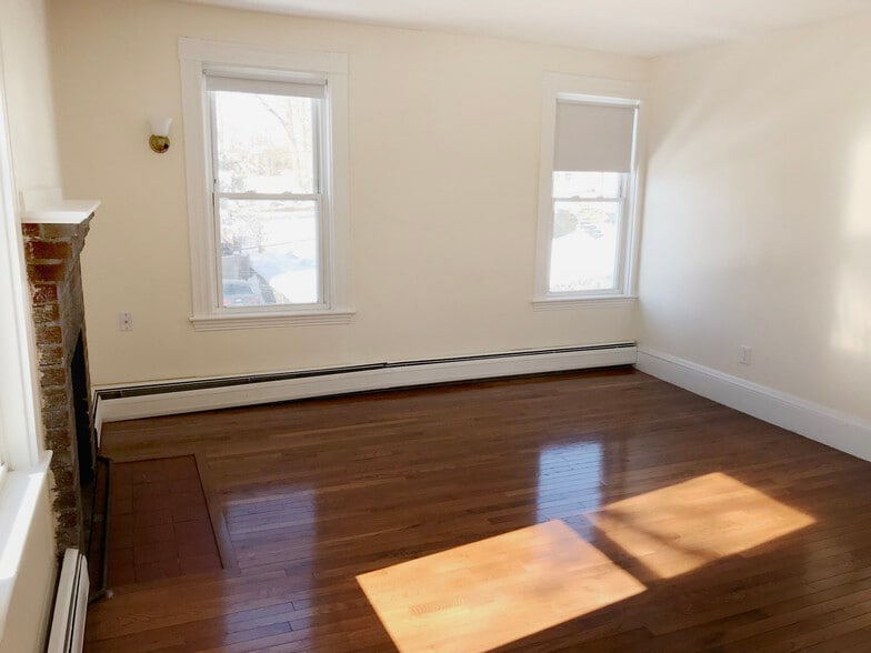 Building Photo - 113 Ashland St