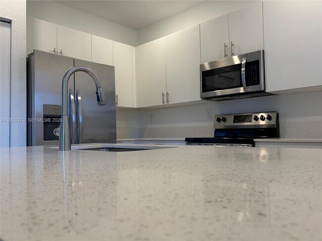 Building Photo - 2661 SE 10th St