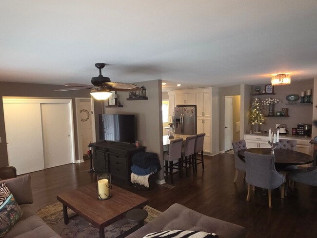 Building Photo - Updated 3 bedroom Kenosha ranch