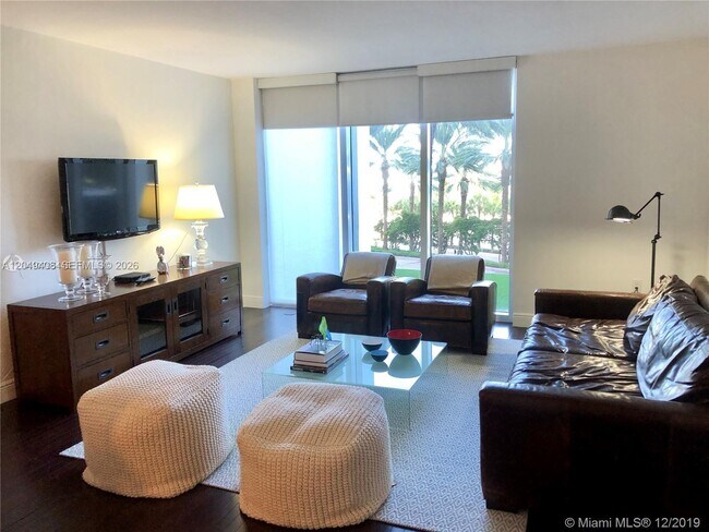 Building Photo - 10275 Collins Ave