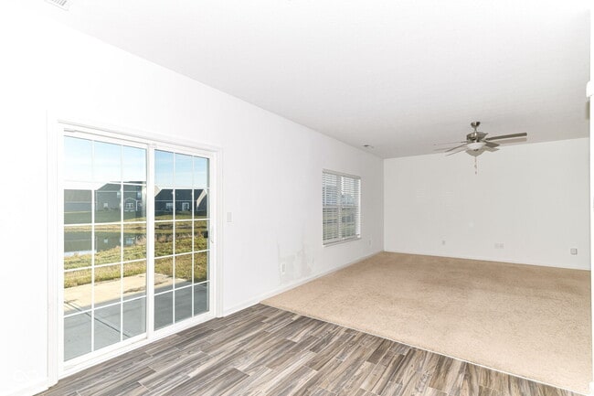 Building Photo - 5375 Maywood Dr