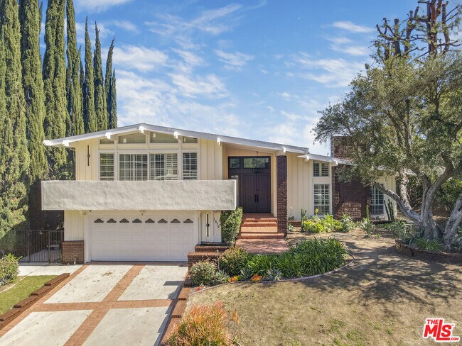 Building Photo - 3970 Ellenita Ave