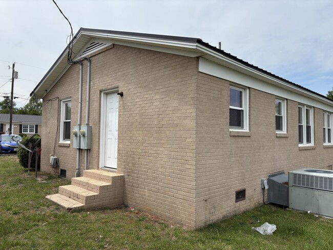 Building Photo - 117 Calvin St