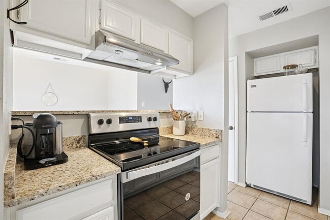 Building Photo - 4159 Steck Ave