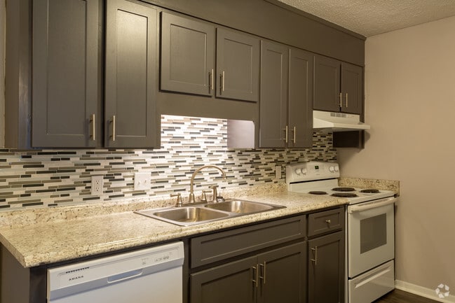 2BR,2BA - Villas West