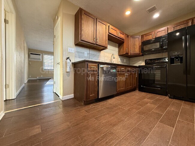 Building Photo - 924 Boscobel St