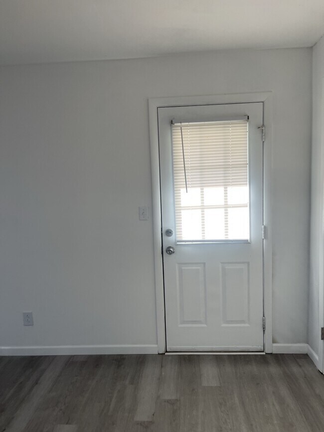 Building Photo - 2705 Lantern Walk SE