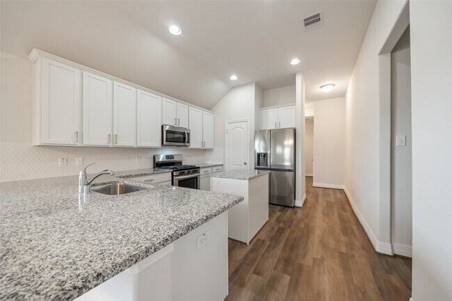 Building Photo - 22642 Rosebush Hl Rd