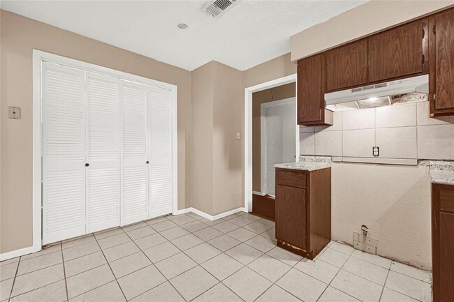 Building Photo - 702 Alta Vista Dr