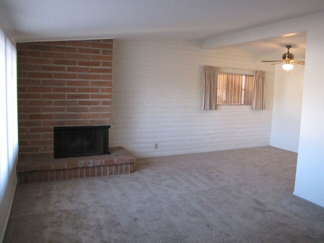 Building Photo - 6924 E Elbow Bay Dr