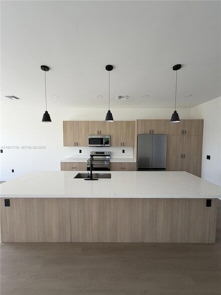 Building Photo - 8033 Oakleaf Cir