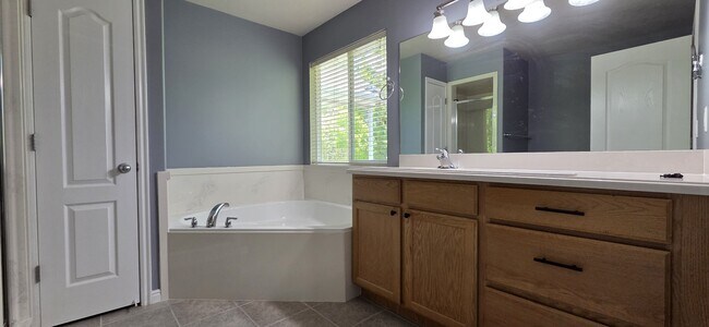 Building Photo - 11621 Summer Stone Dr