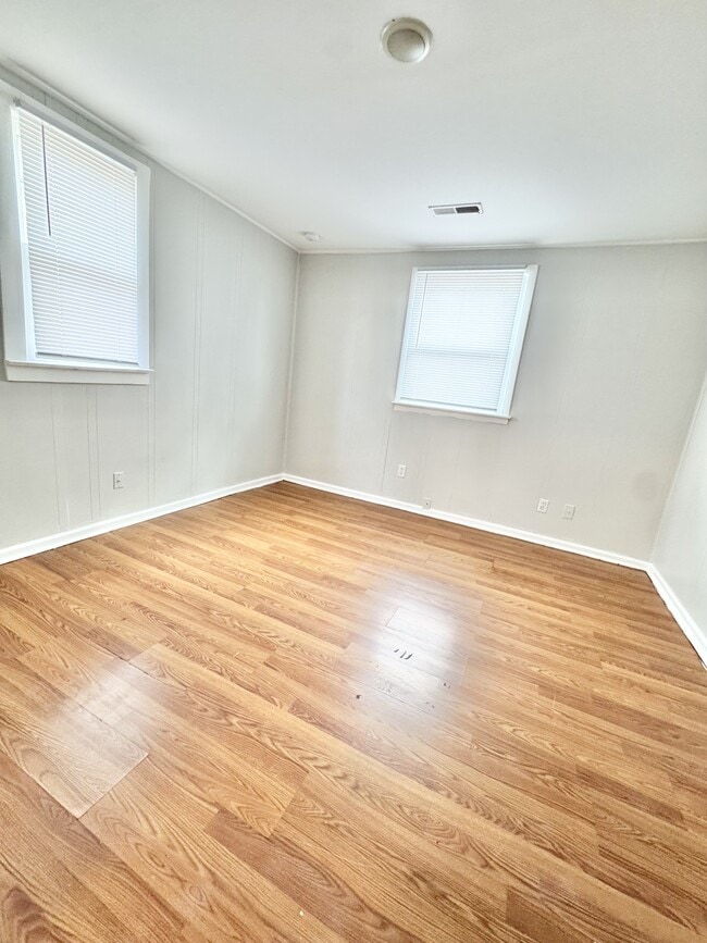 Building Photo - 2629 E Victory Ct