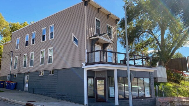 Primary Photo - 1224 Plainfield Ave NE
