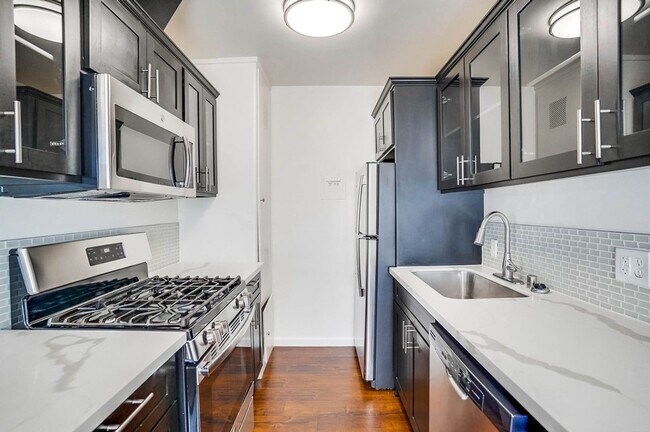 Interior Photo - 6028 West Blvd