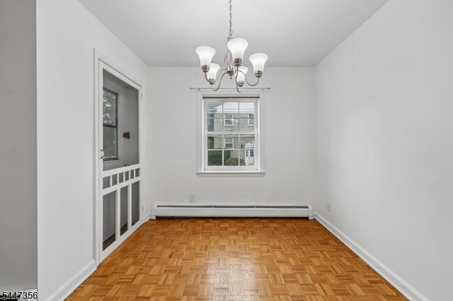 Building Photo - 135 S Maple Ave