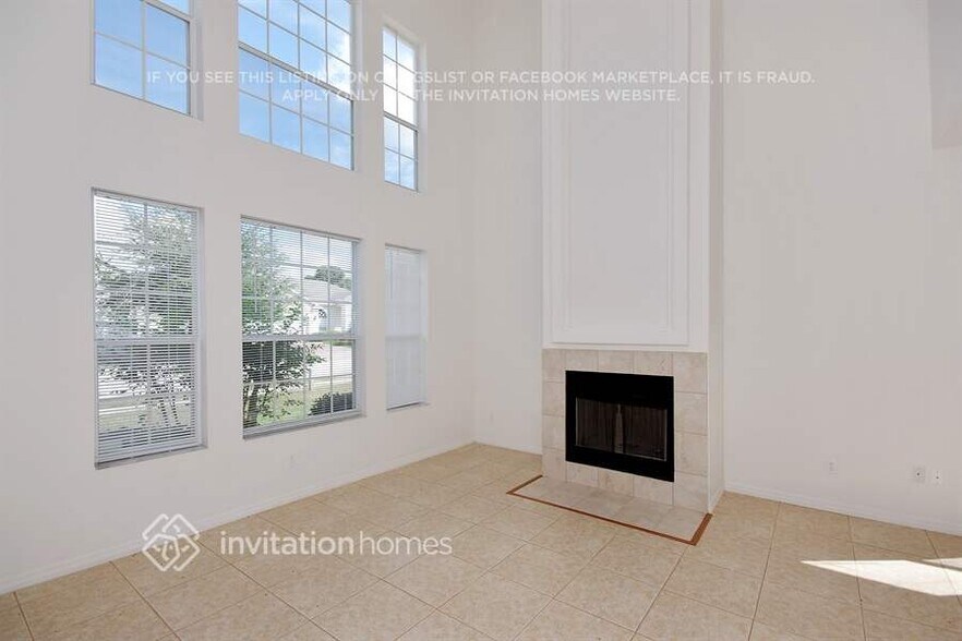 Building Photo - 2424 Laurel Blossom Cir