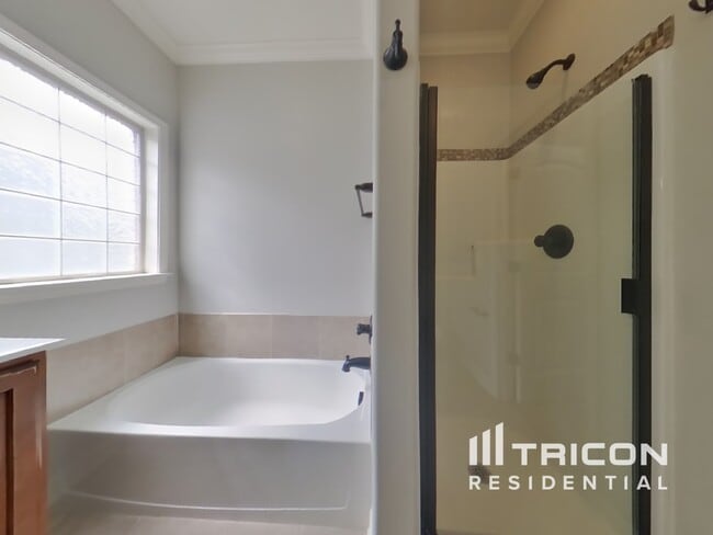 Building Photo - 3125 Hidden Creek Dr