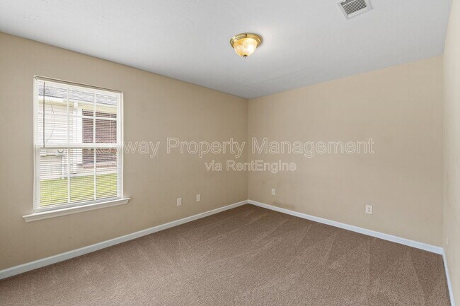 Building Photo - 313 Elbrus Way