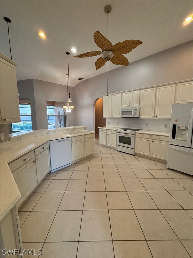 Building Photo - 2210 Grove Dr