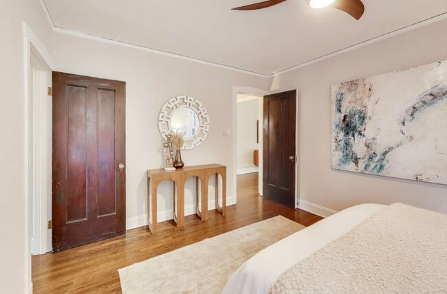 Building Photo - 1628 W Columbia Ave