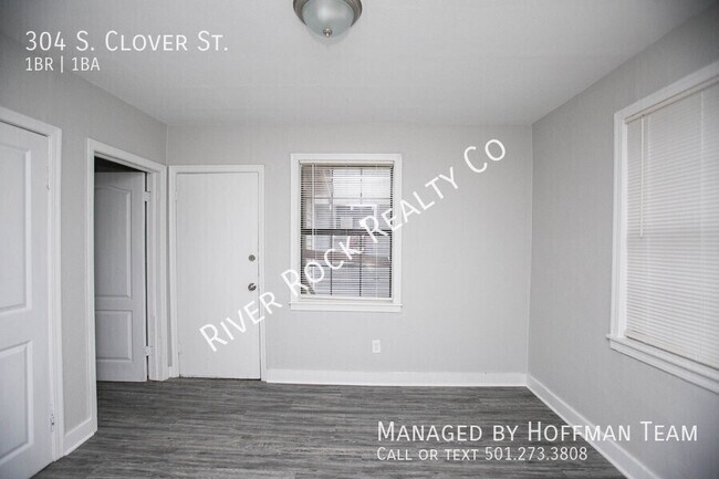 Building Photo - 304 S Clover St