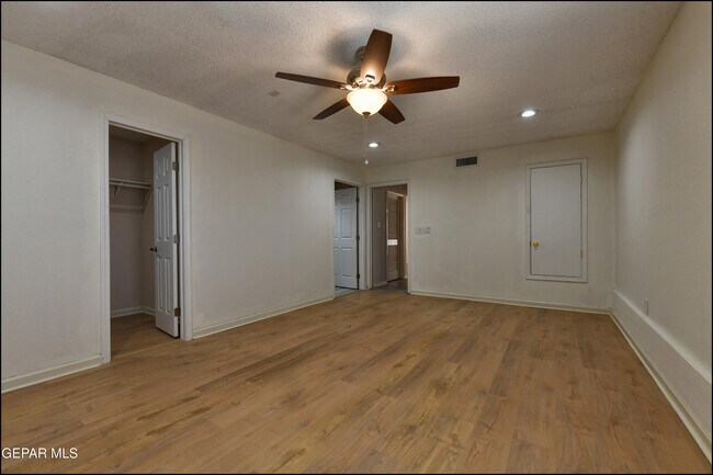 Building Photo - 253 Summerbrooke Ct
