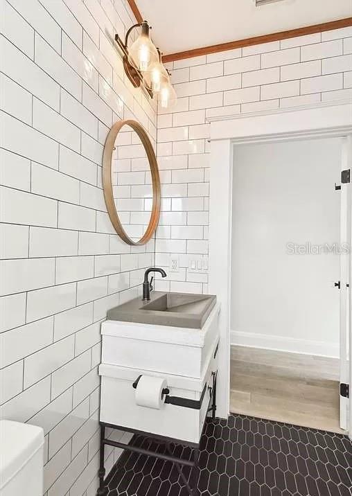 Building Photo - 2508 N Ola Ave