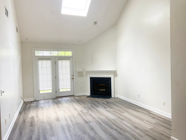 Building Photo - 5006 Carleton Dr