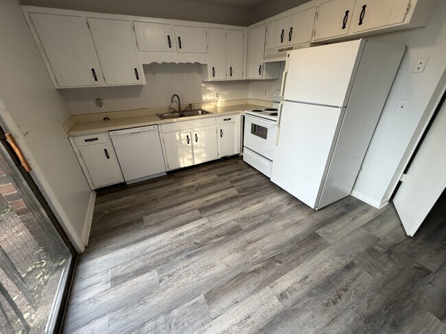 Building Photo - 2341 Kimberly Dr