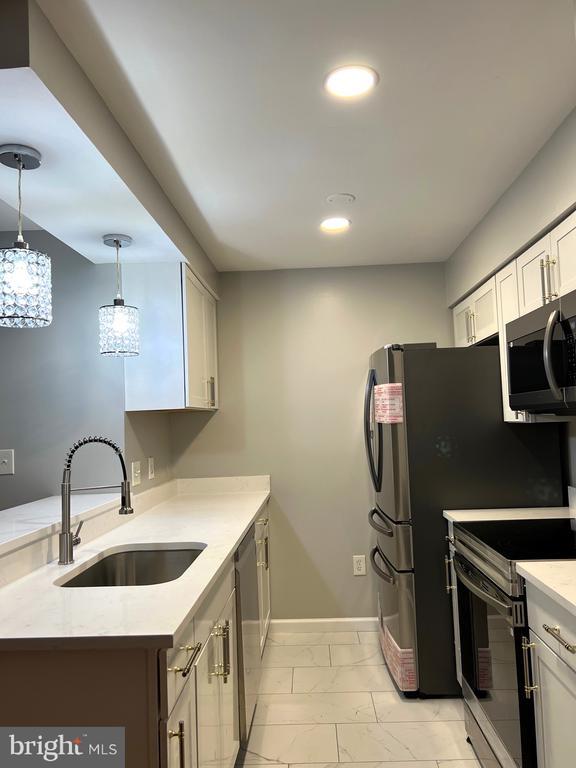 Building Photo - 9916 Hellingly Pl