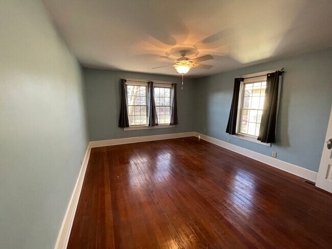 Building Photo - 235 N Oxford St