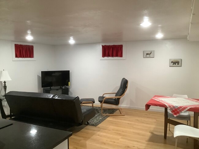 Building Photo - 1209 E Harney St