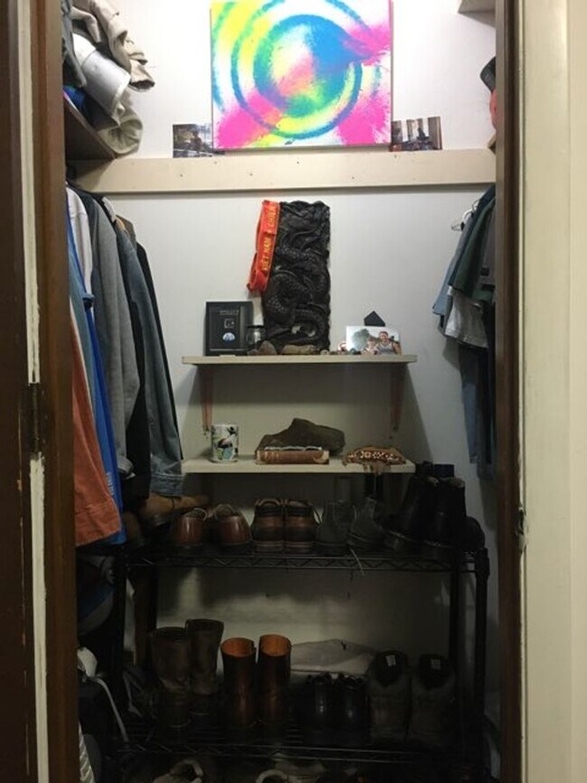 Building Photo - 1BR/1BA East Campus - Short Distance to Ca...