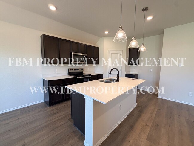 Building Photo - 369 Thoroughbred St